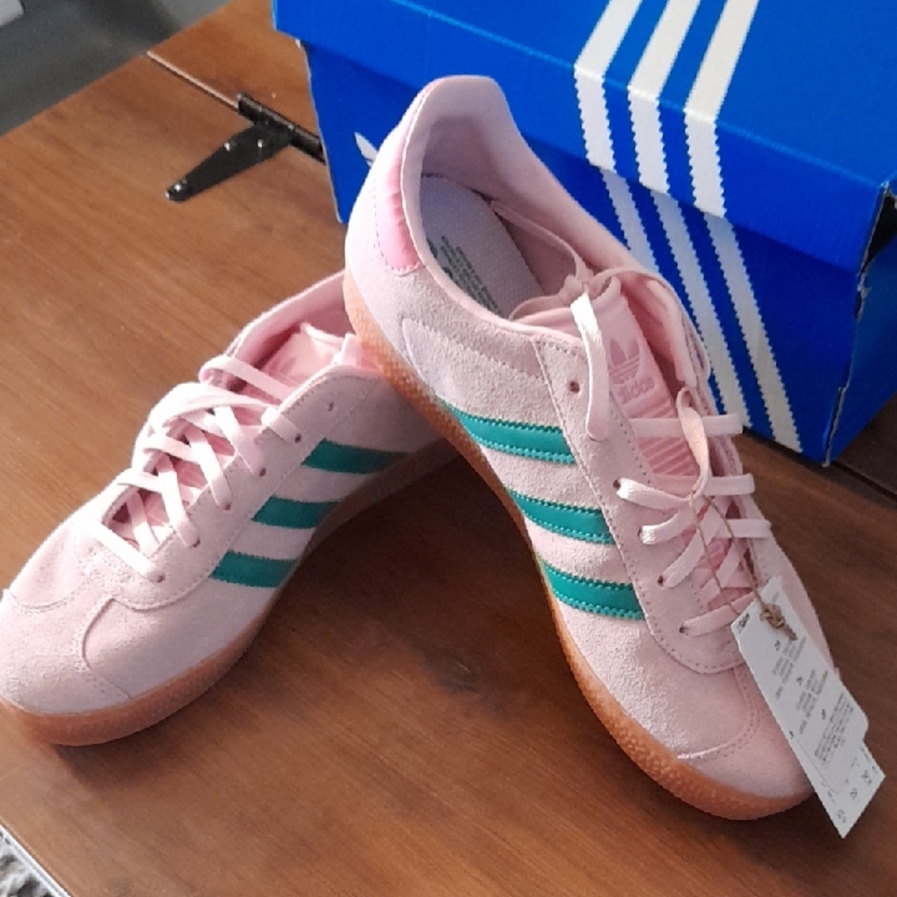 Adidas Women's Pastel Pink and Teal Gazelle Sneakers